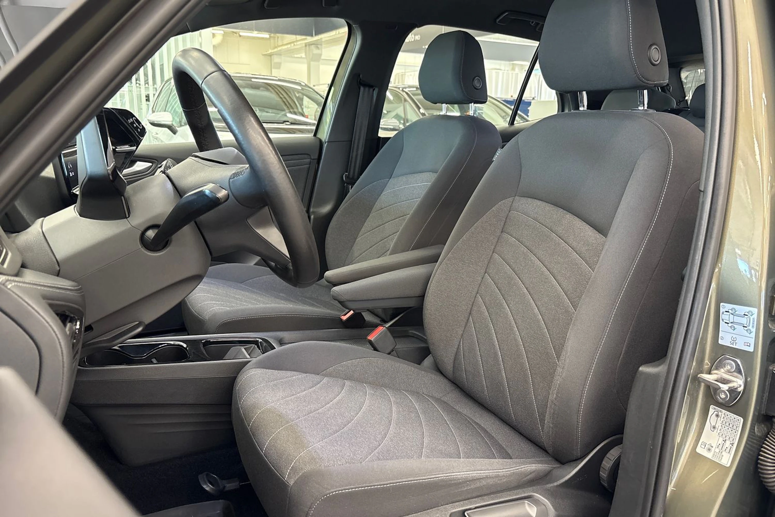 vihreä Volkswagen ID.3 2023 kuva 11.