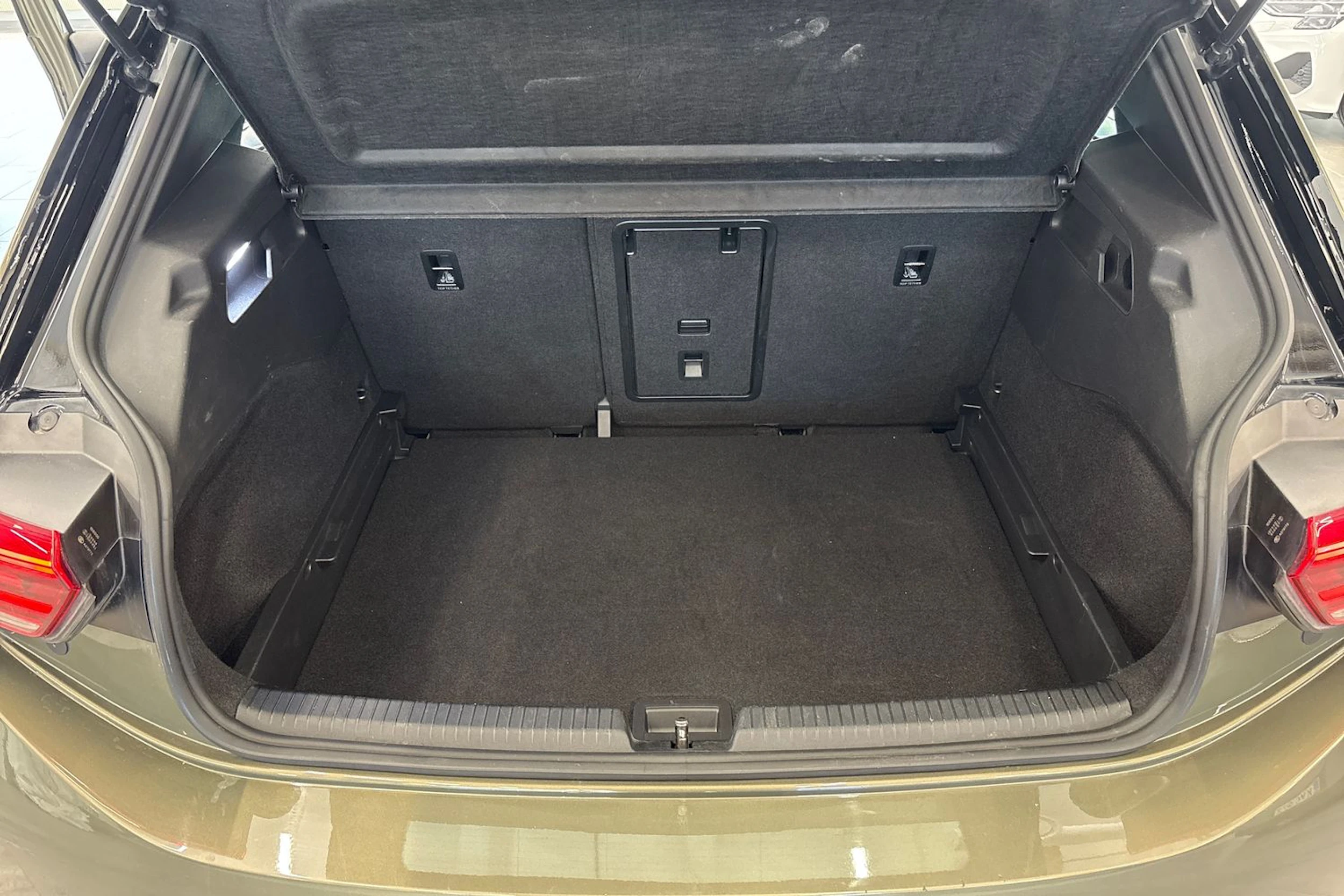 vihreä Volkswagen ID.3 2023 kuva 15.
