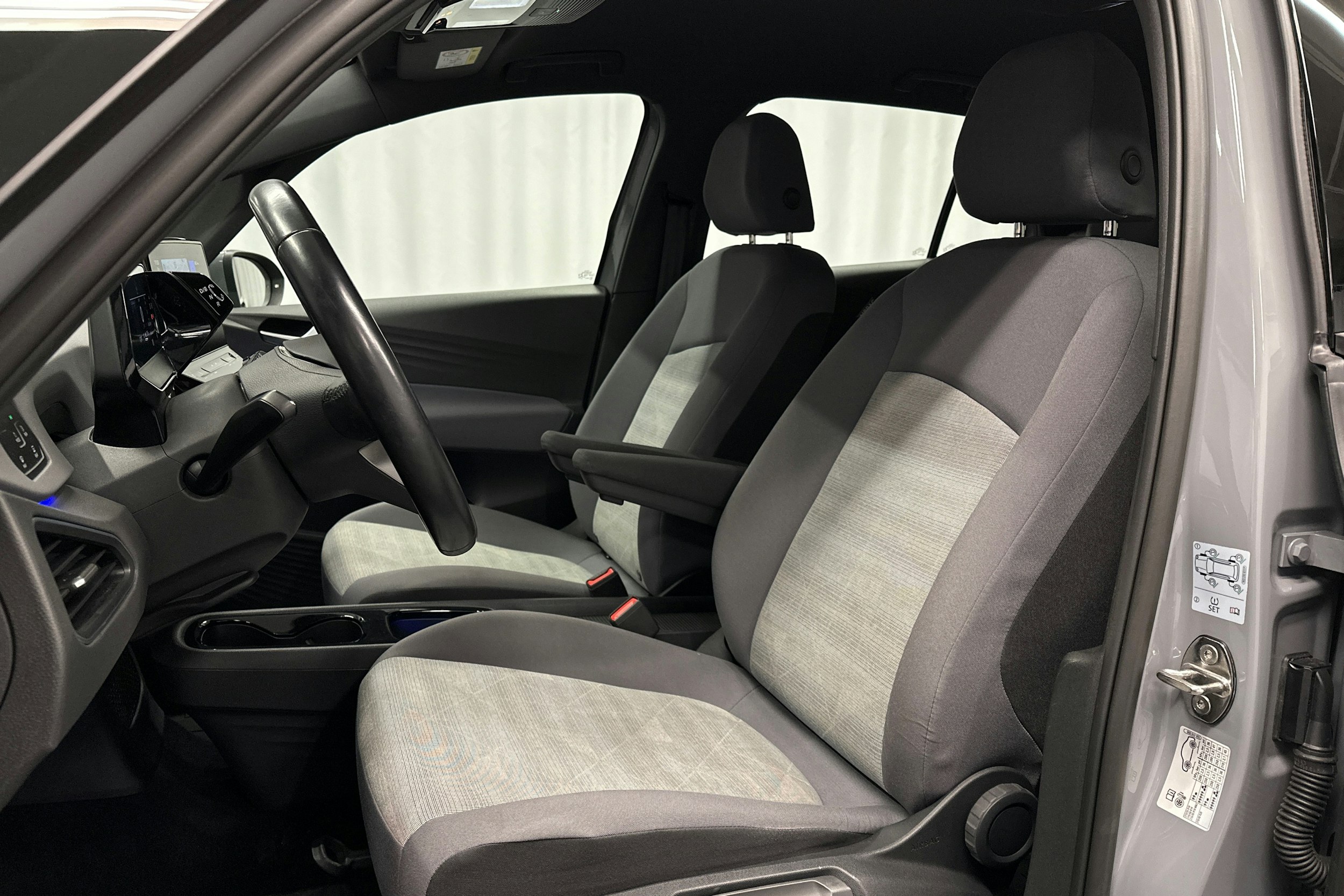 harmaa Volkswagen ID.3 2023 kuva 15.