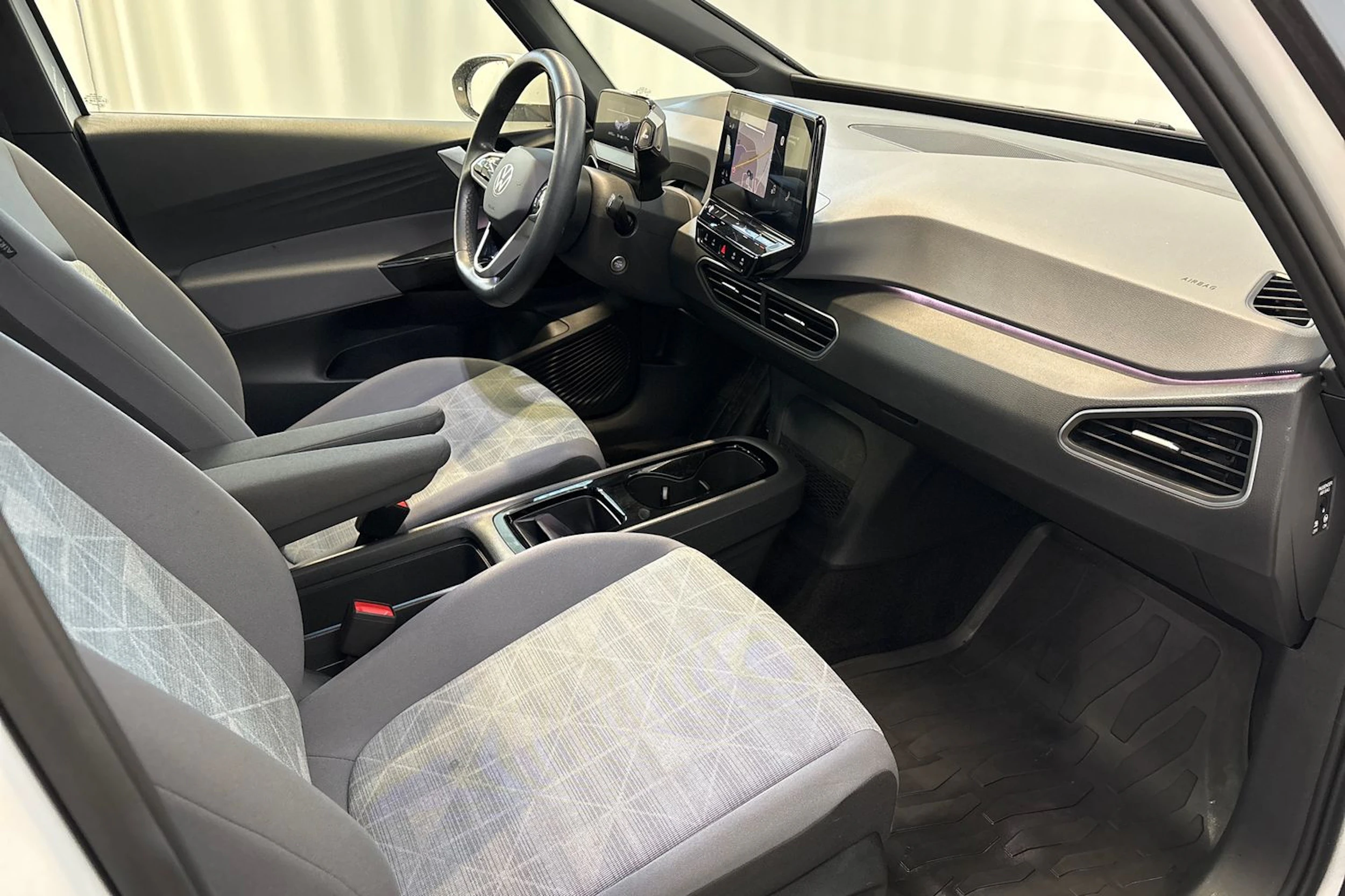 valkoinen Volkswagen ID.3 2023 kuva 13.