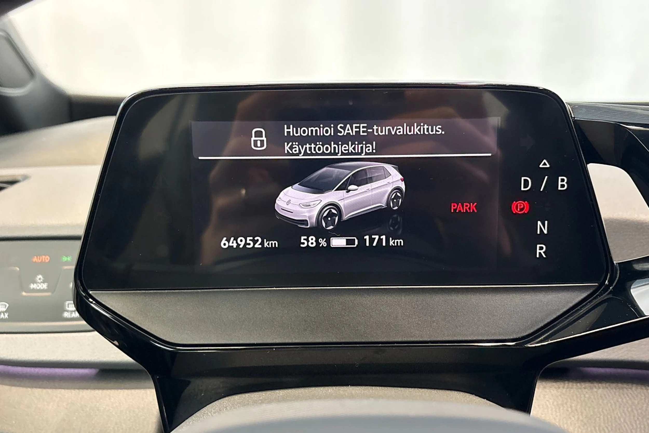 valkoinen Volkswagen ID.3 2023 kuva 16.