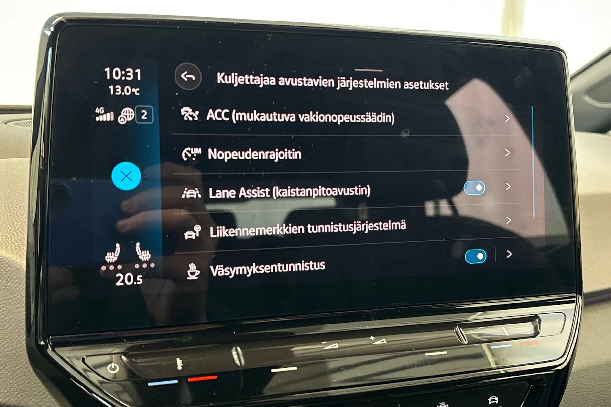 valkoinen Volkswagen ID.3 2023 kuva 20.