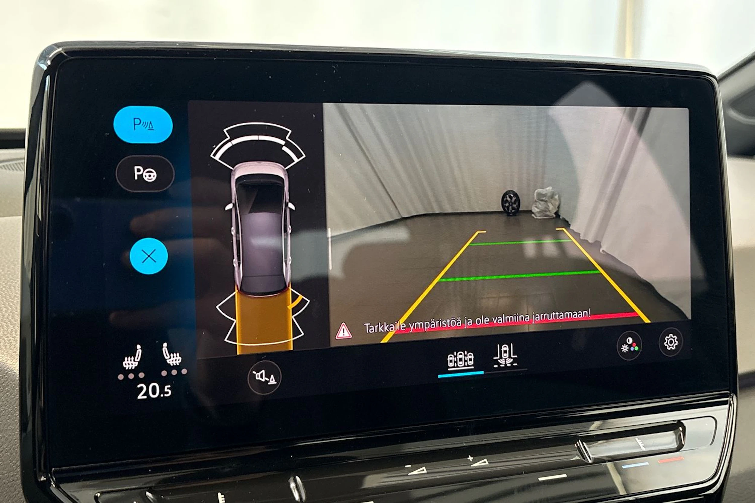 valkoinen Volkswagen ID.3 2023 kuva 22.