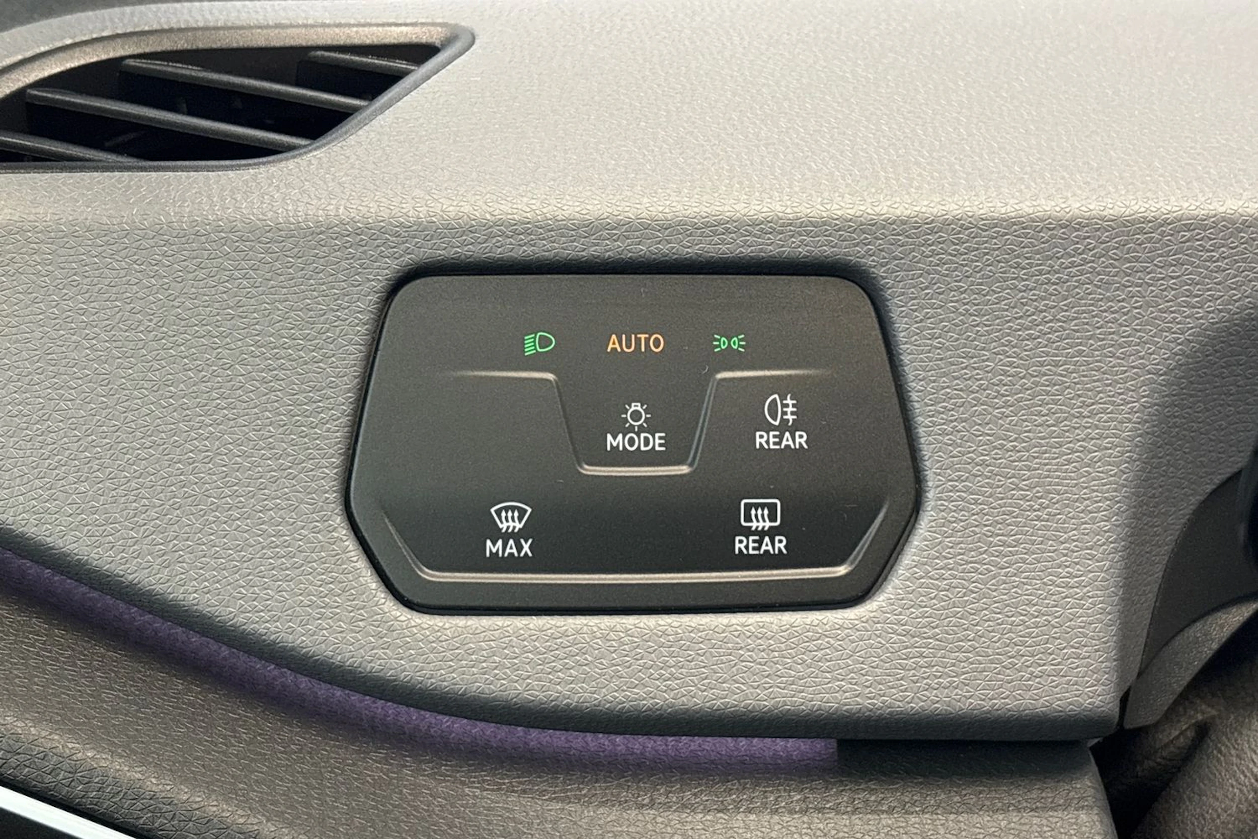 valkoinen Volkswagen ID.3 2023 kuva 26.