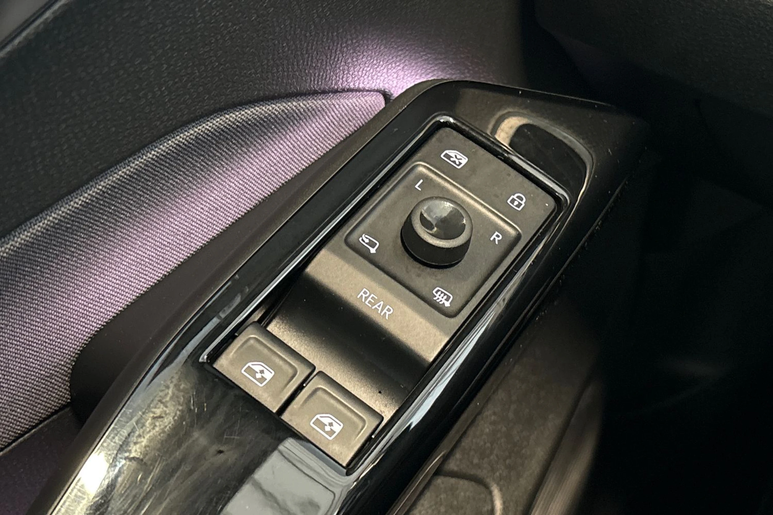 valkoinen Volkswagen ID.3 2023 kuva 27.