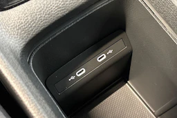 valkoinen Volkswagen ID.3 2023 kuva 28.