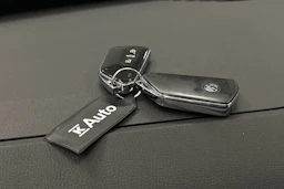 valkoinen Volkswagen ID.3 2023 kuva 28.