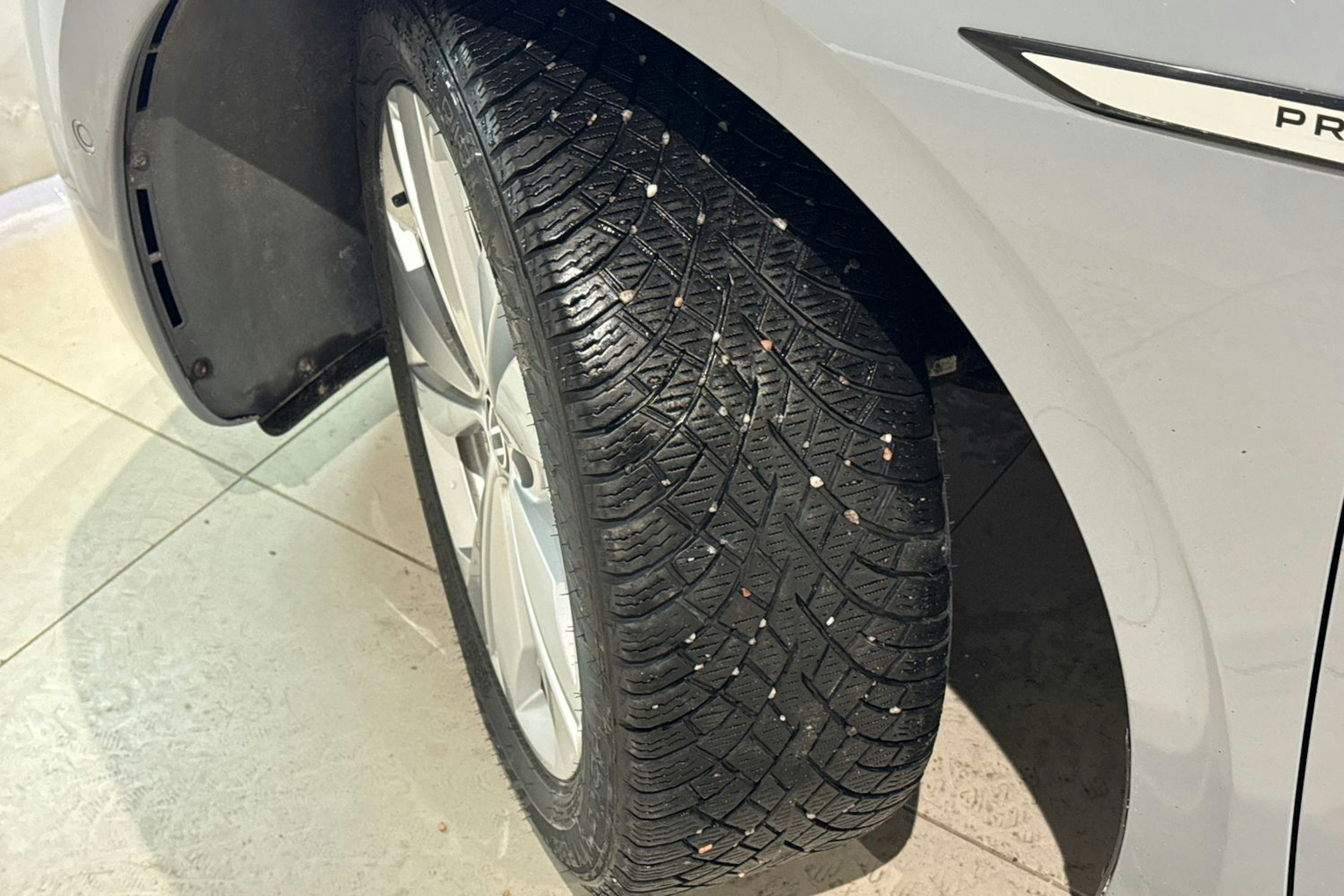 harmaa Volkswagen ID.3 2023 kuva 10.