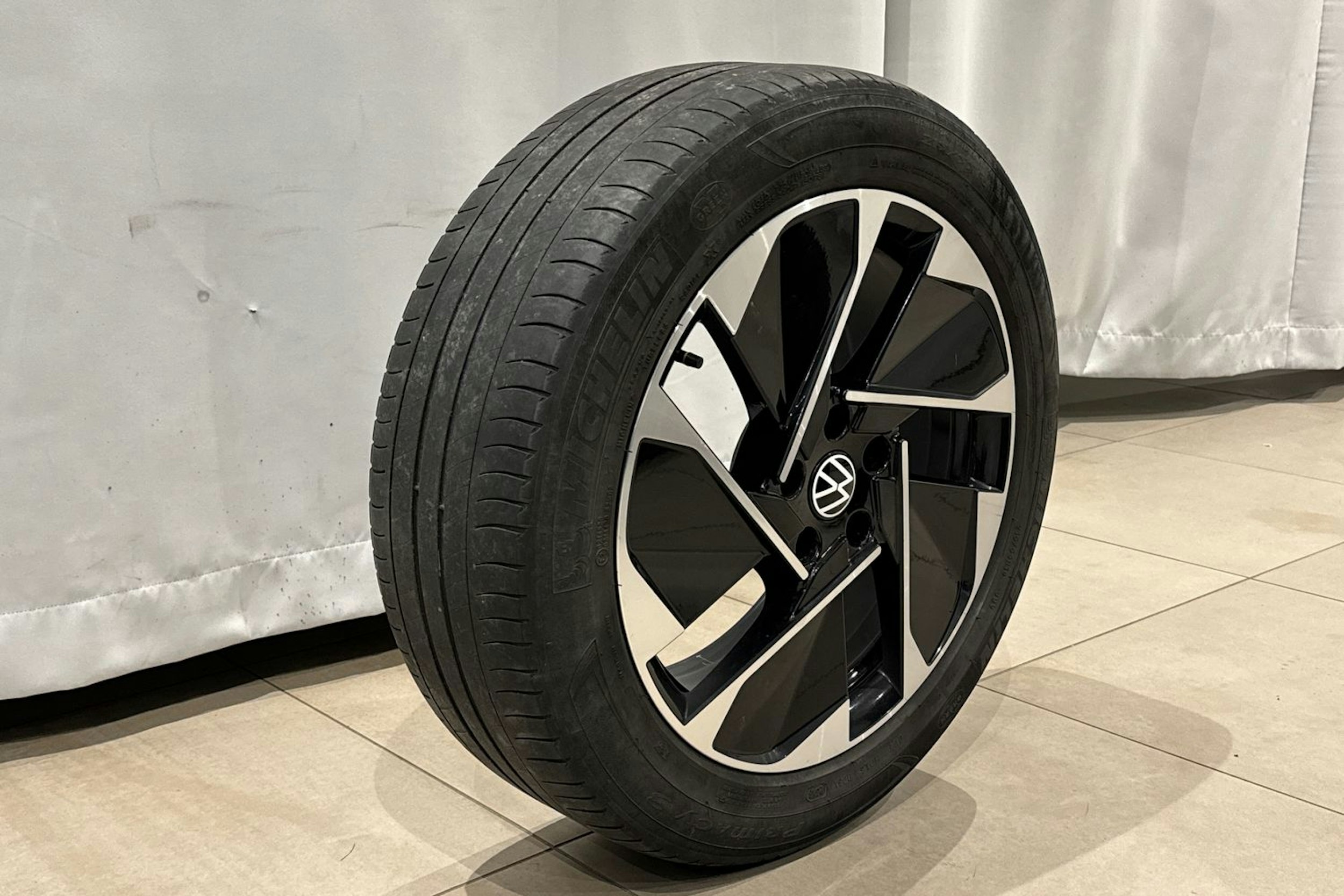 harmaa Volkswagen ID.3 2023 kuva 11.