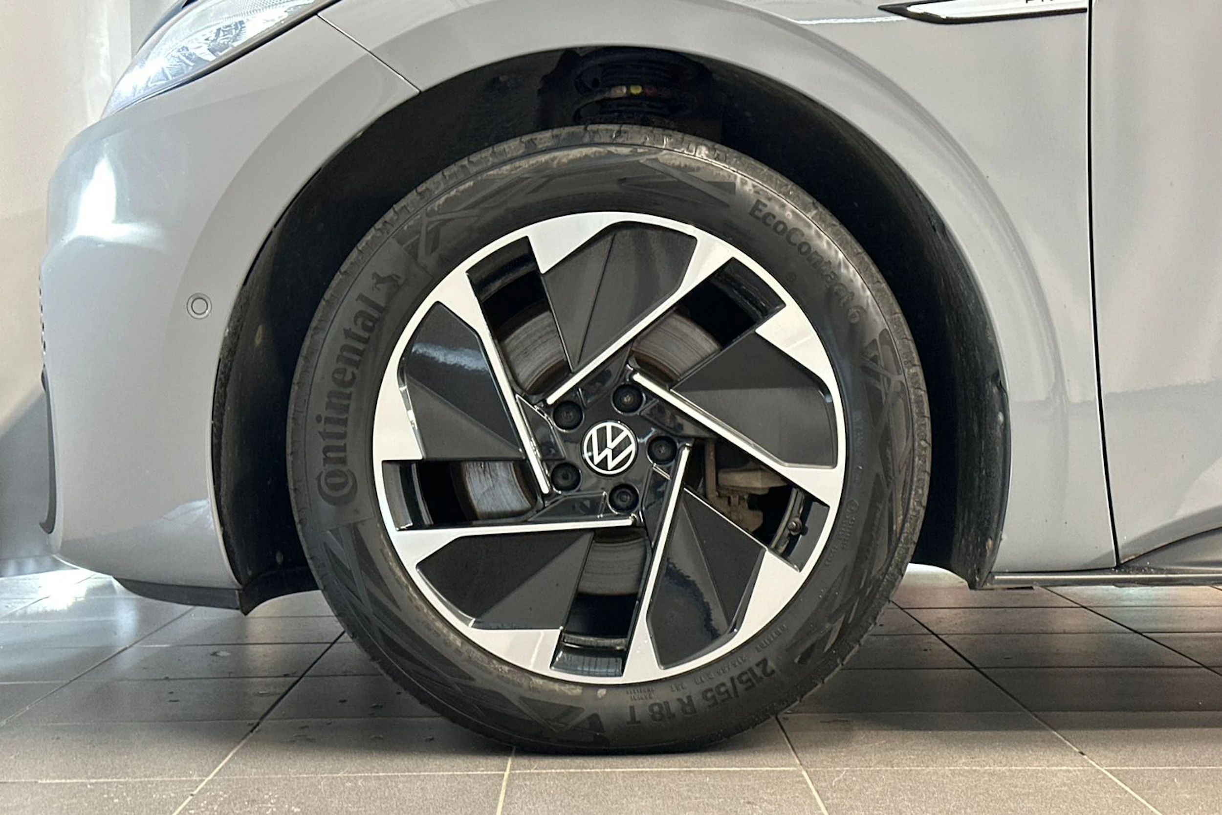 harmaa Volkswagen ID.3 2023 kuva 23.