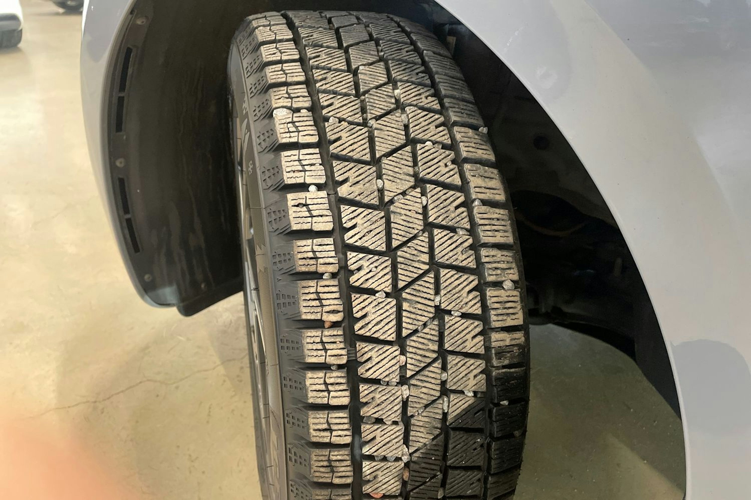 harmaa Volkswagen ID.3 2023 kuva 10.