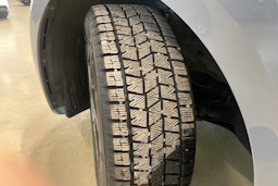 harmaa Volkswagen ID.3 2023 kuva 10.