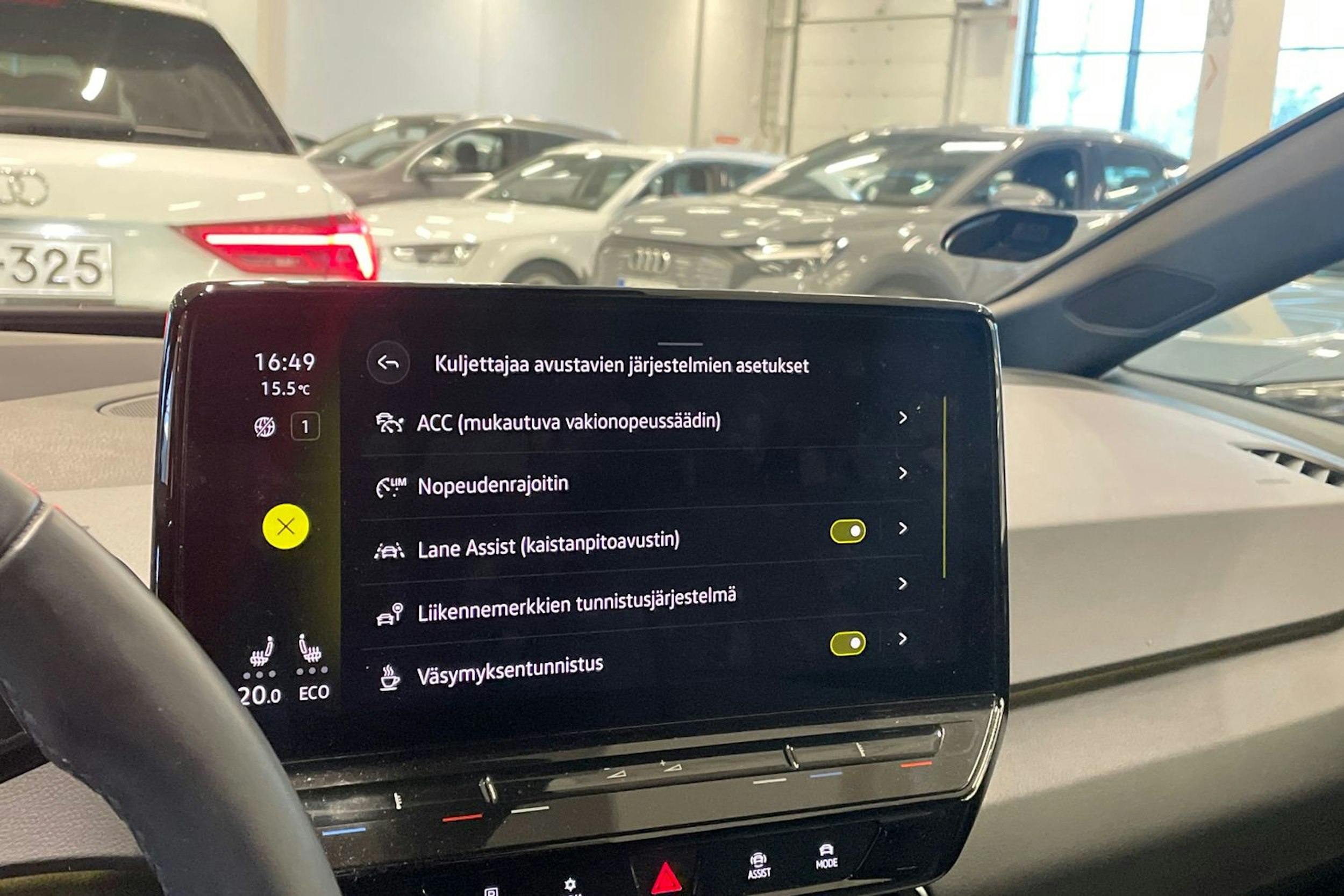 harmaa Volkswagen ID.3 2023 kuva 30.