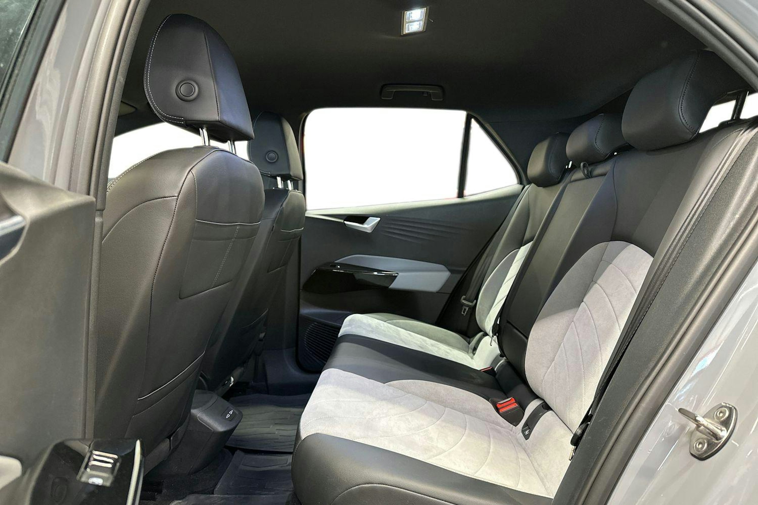 harmaa Volkswagen ID.3 2023 kuva 10.
