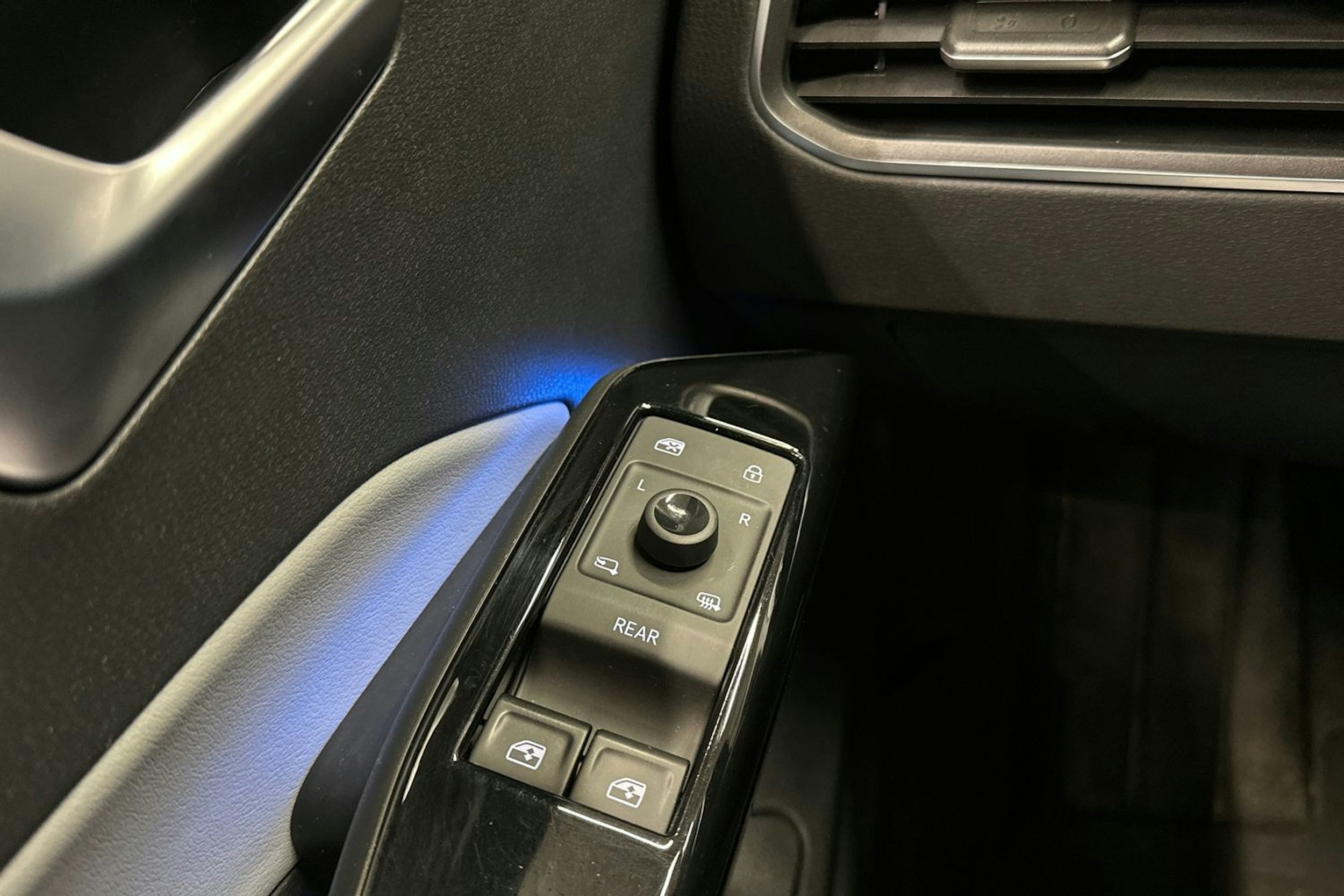 harmaa Volkswagen ID.3 2023 kuva 27.