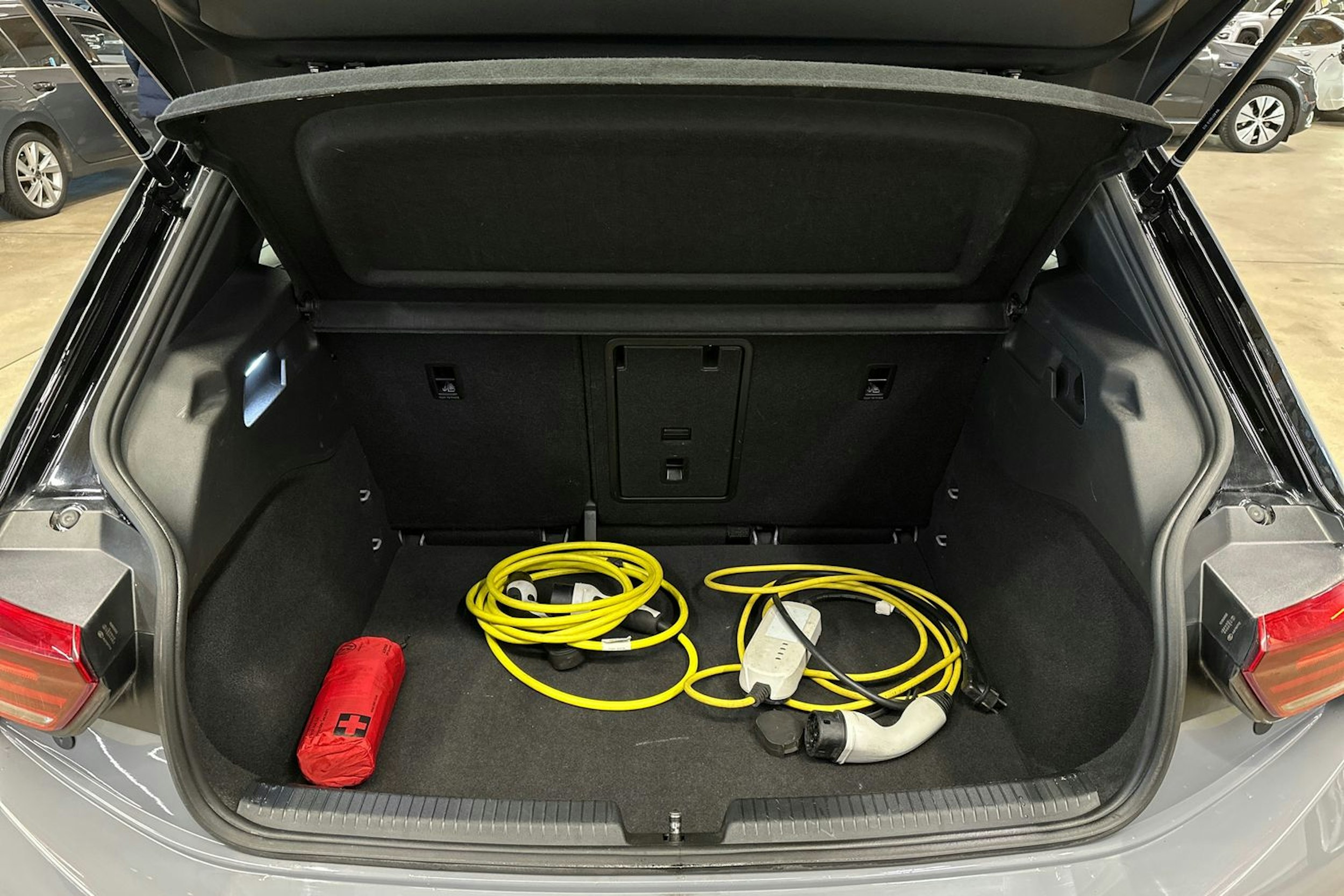 harmaa Volkswagen ID.3 2023 kuva 28.