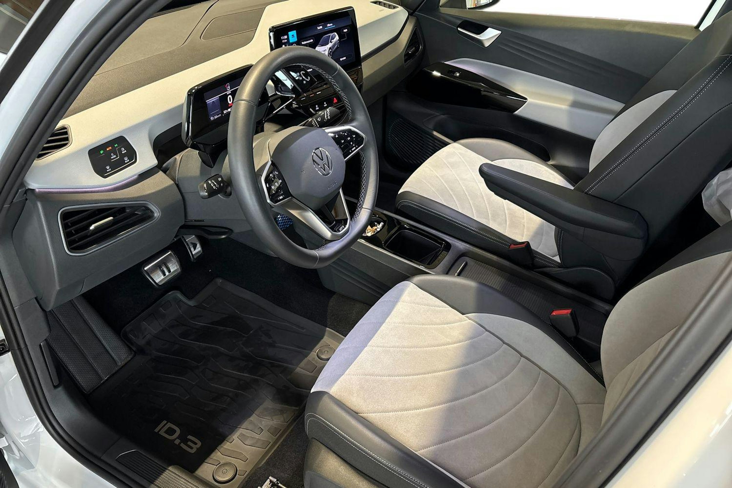 Valkoinen Volkswagen ID.3 2023 kuva 6.