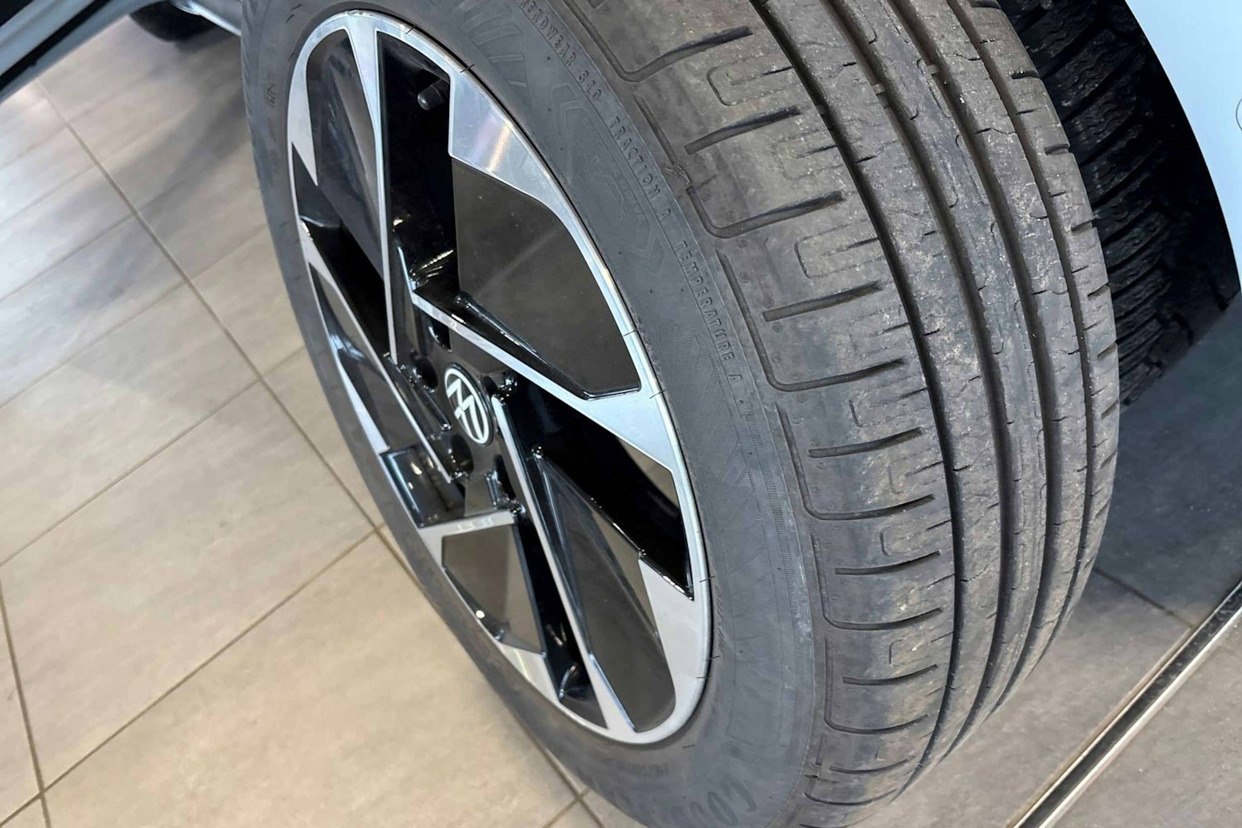 Valkoinen Volkswagen ID.3 2023 kuva 17.