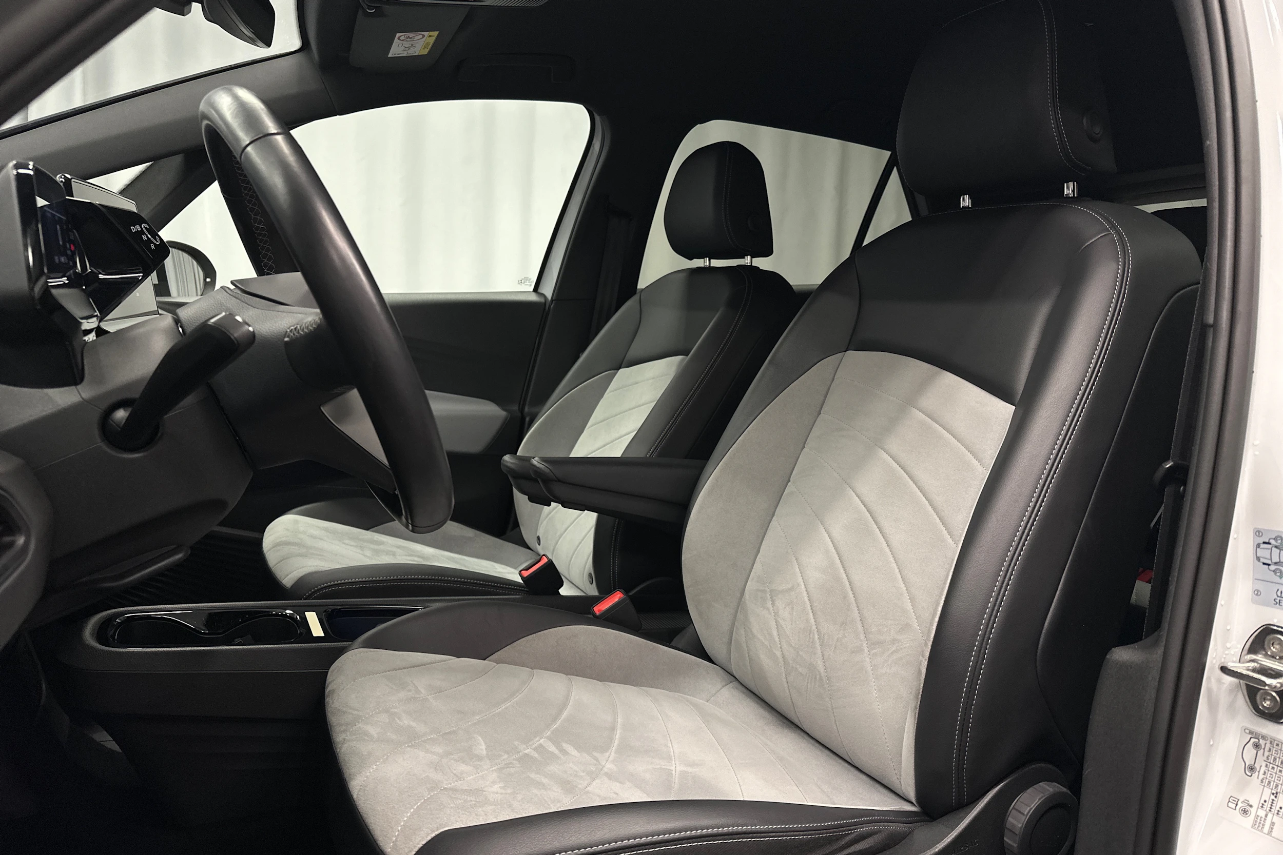 valkoinen Volkswagen ID.3 2023 kuva 12.