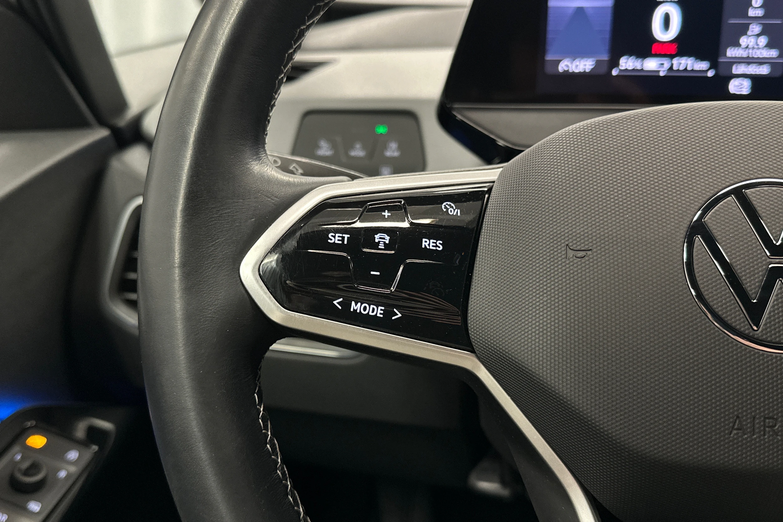 valkoinen Volkswagen ID.3 2023 kuva 14.