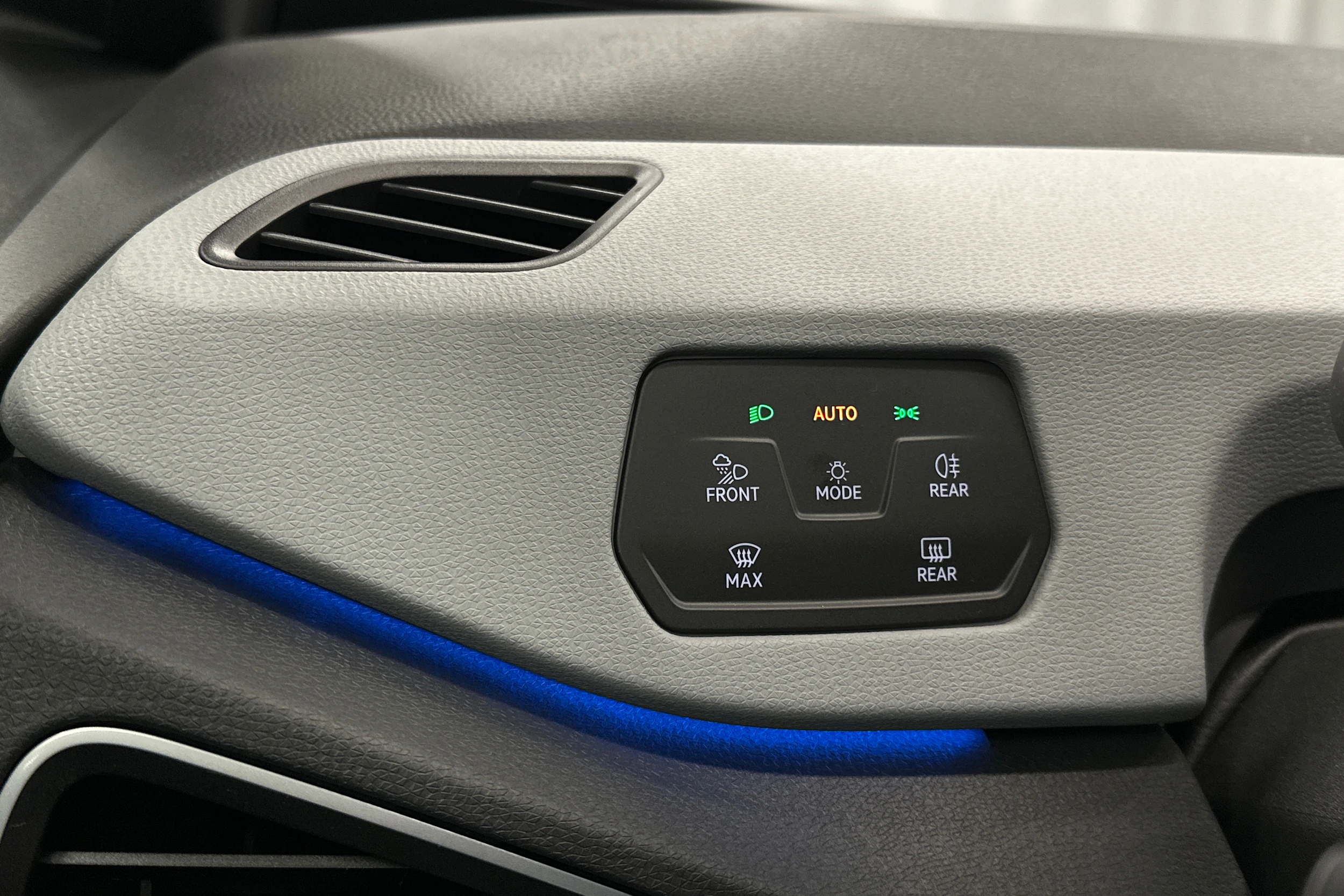 valkoinen Volkswagen ID.3 2023 kuva 16.