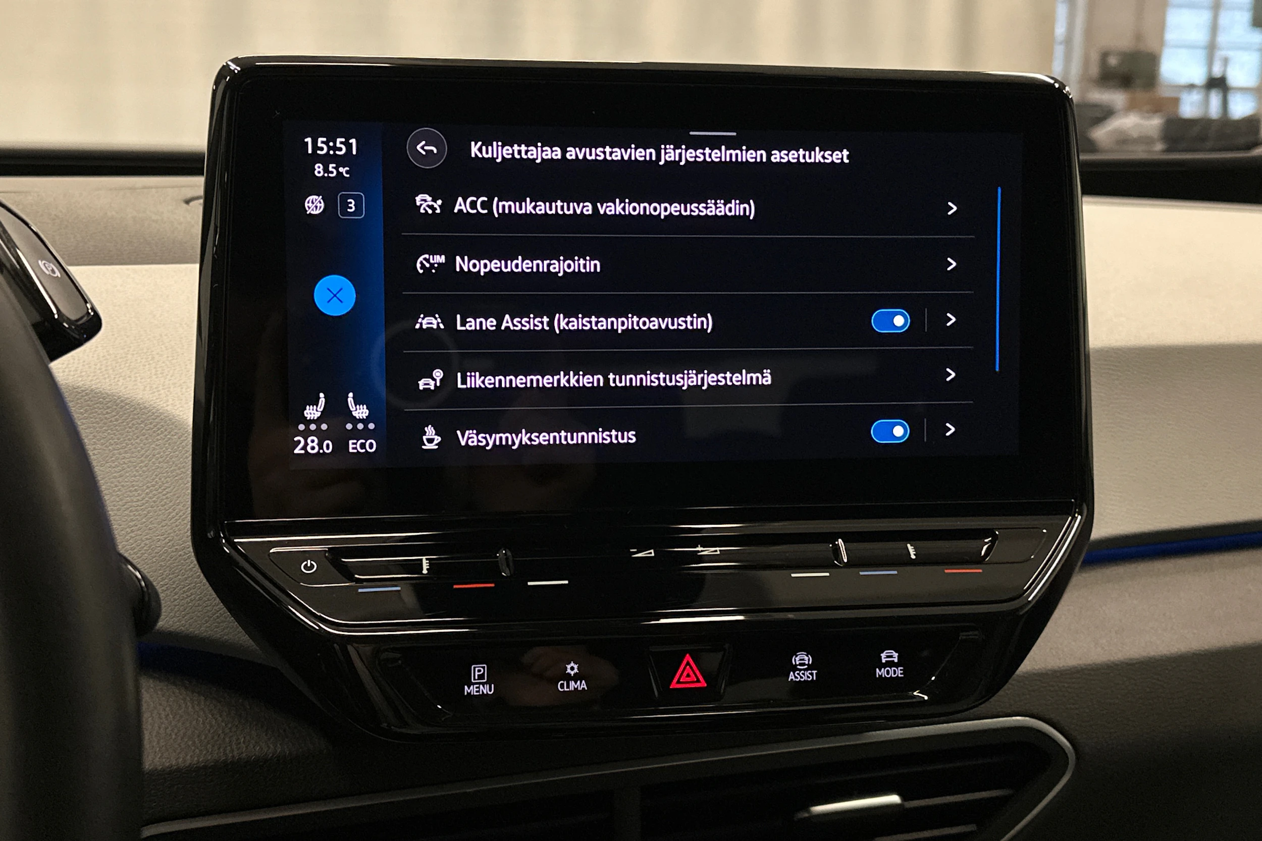 valkoinen Volkswagen ID.3 2023 kuva 20.