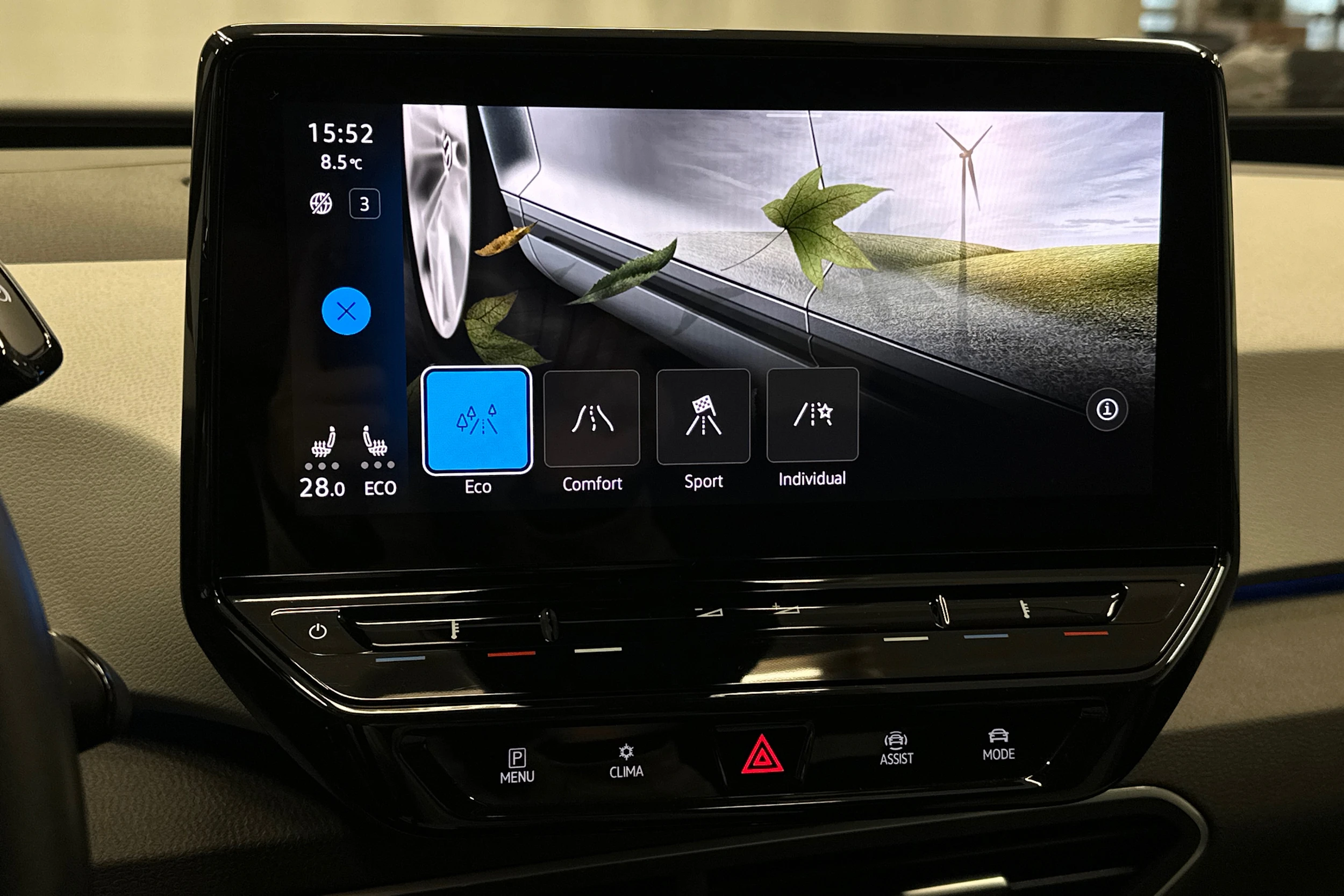 valkoinen Volkswagen ID.3 2023 kuva 27.