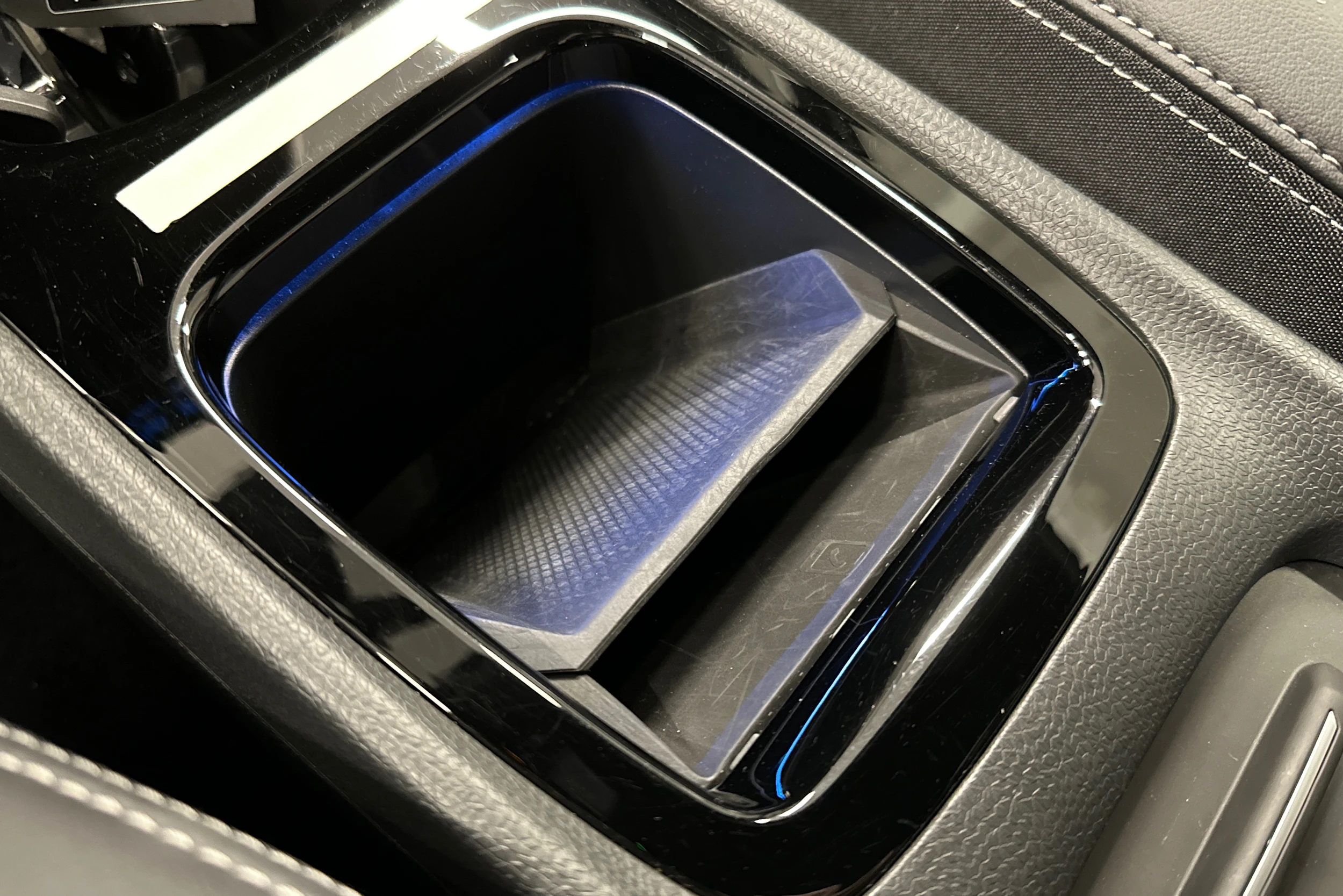 valkoinen Volkswagen ID.3 2023 kuva 28.