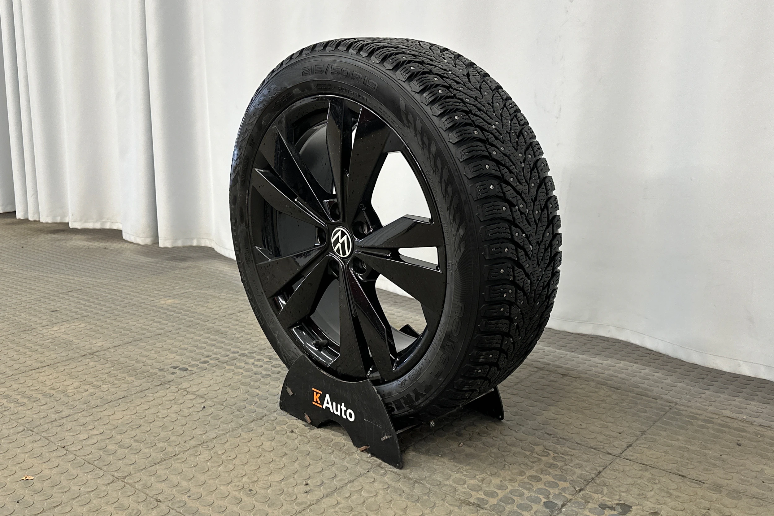 punainen Volkswagen ID.3 2023 kuva 10.