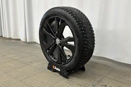 punainen Volkswagen ID.3 2023 kuva 10.