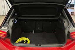 punainen Volkswagen ID.3 2023 kuva 11.