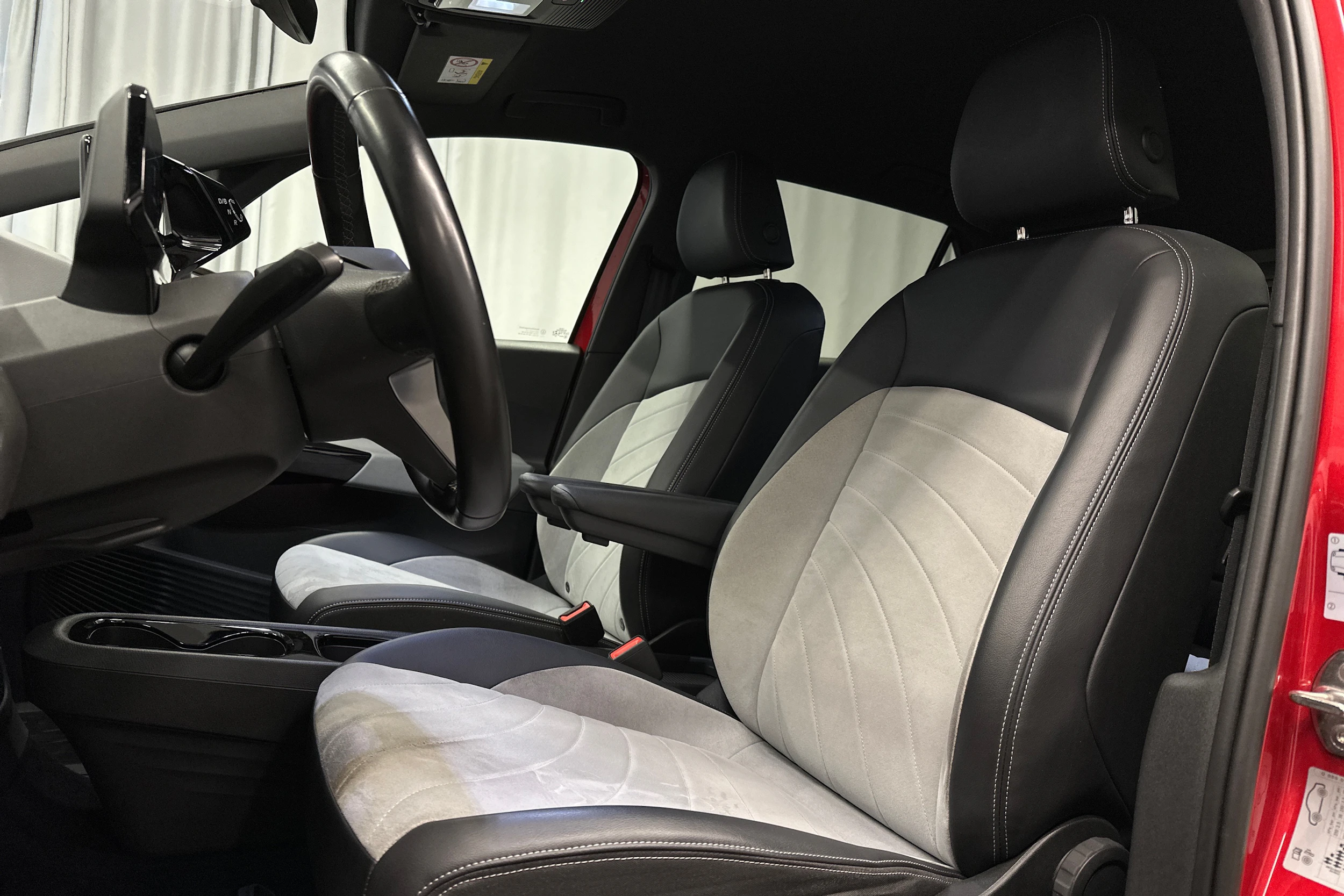 punainen Volkswagen ID.3 2023 kuva 12.