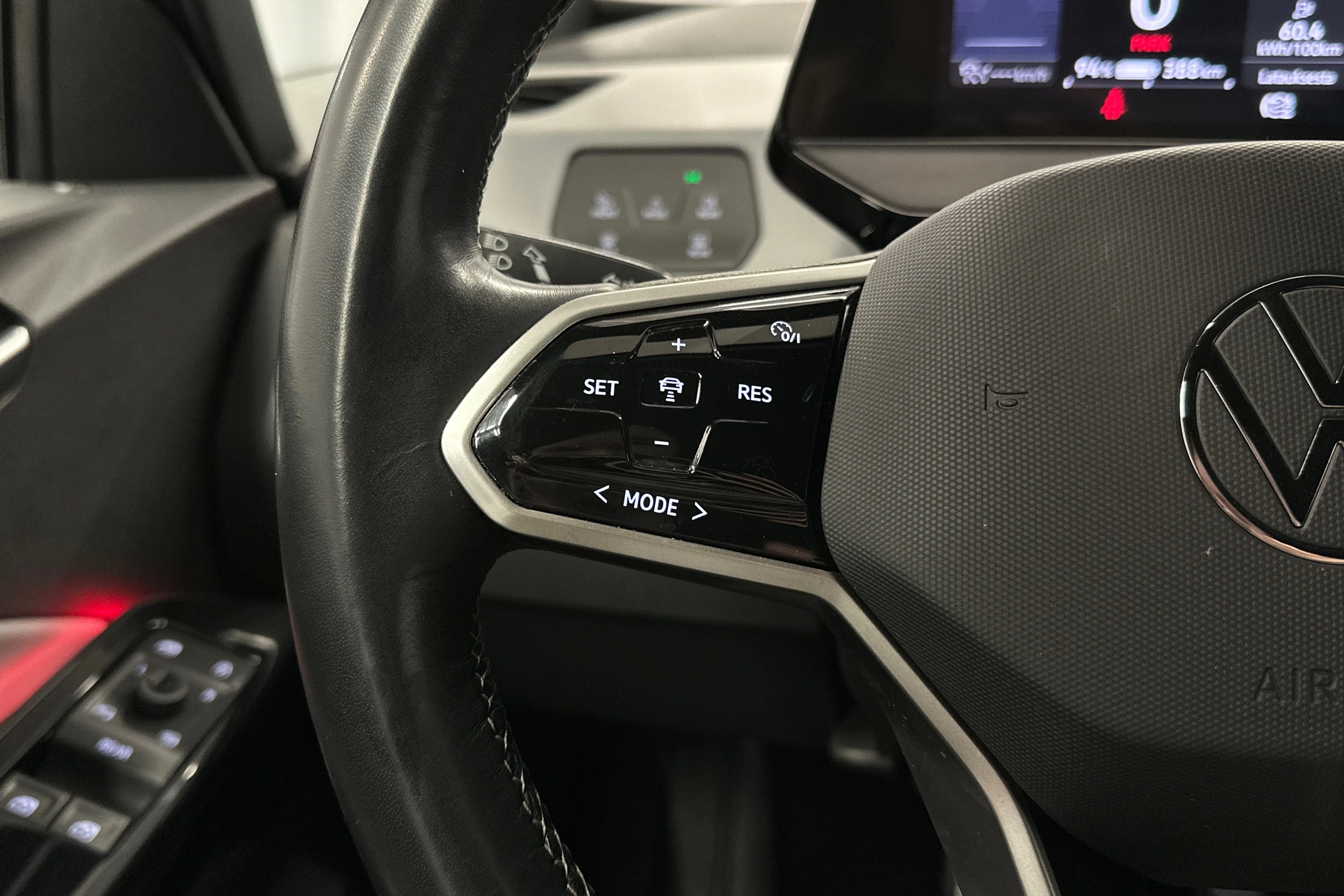 punainen Volkswagen ID.3 2023 kuva 14.