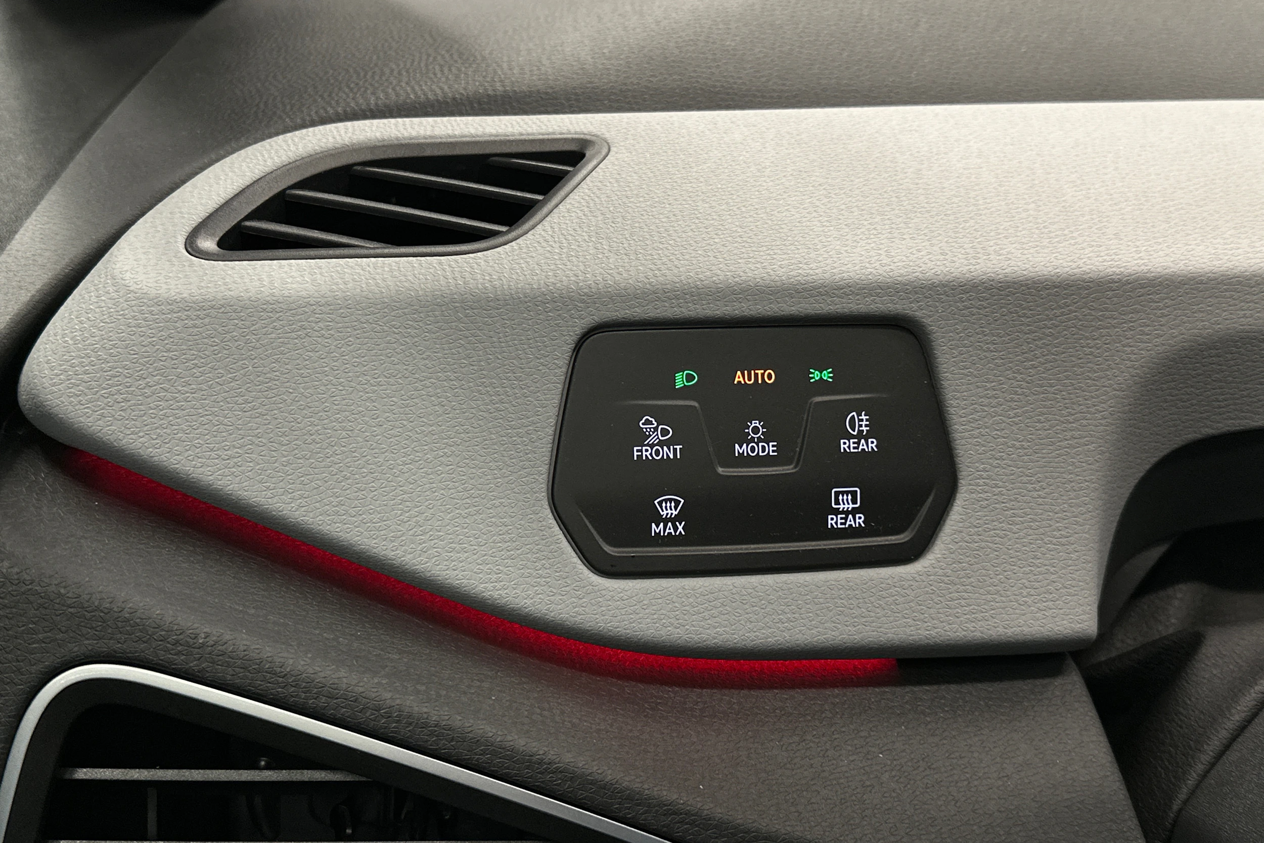 punainen Volkswagen ID.3 2023 kuva 16.