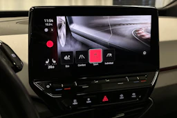 punainen Volkswagen ID.3 2023 kuva 21.