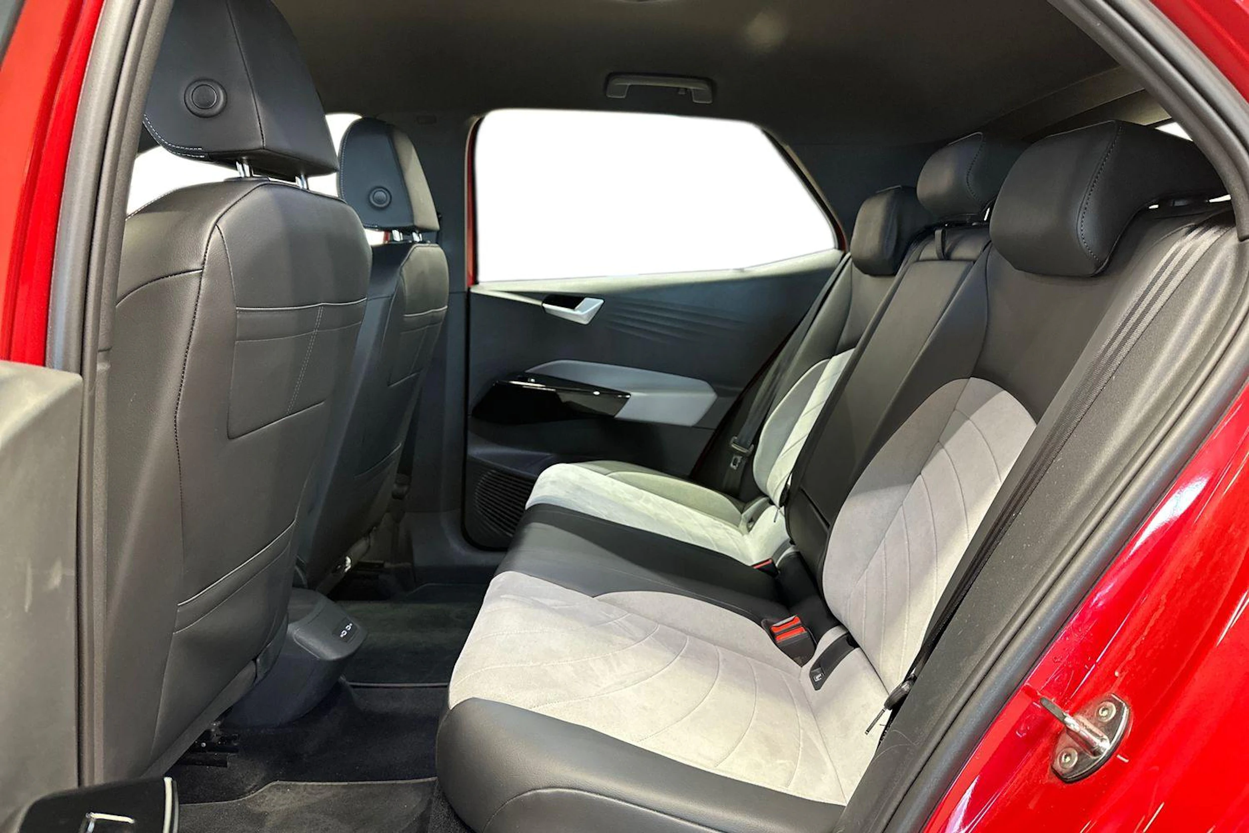 punainen Volkswagen ID.3 2023 kuva 14.