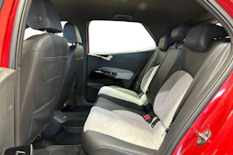 punainen Volkswagen ID.3 2023 kuva 14.