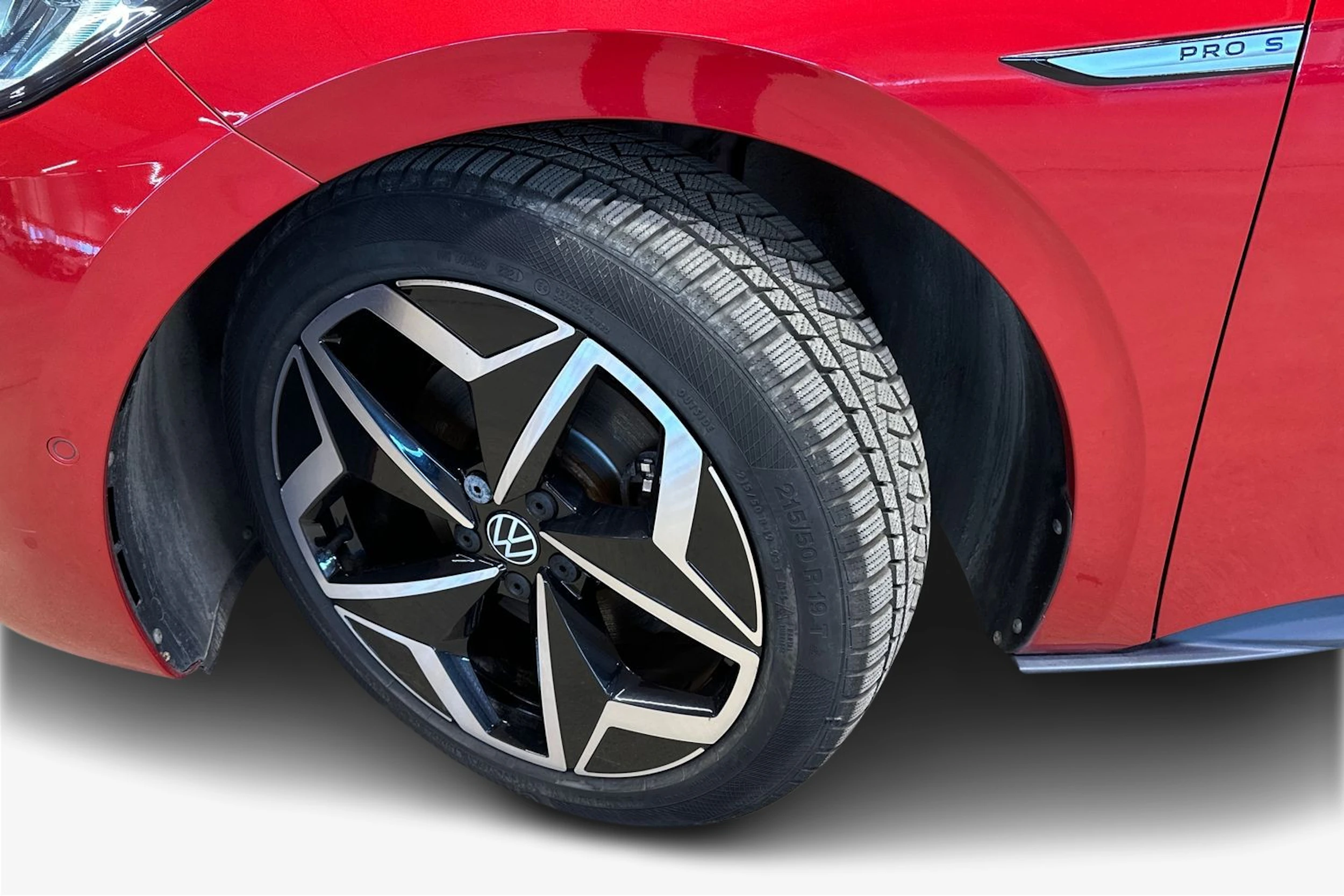 punainen Volkswagen ID.3 2023 kuva 15.