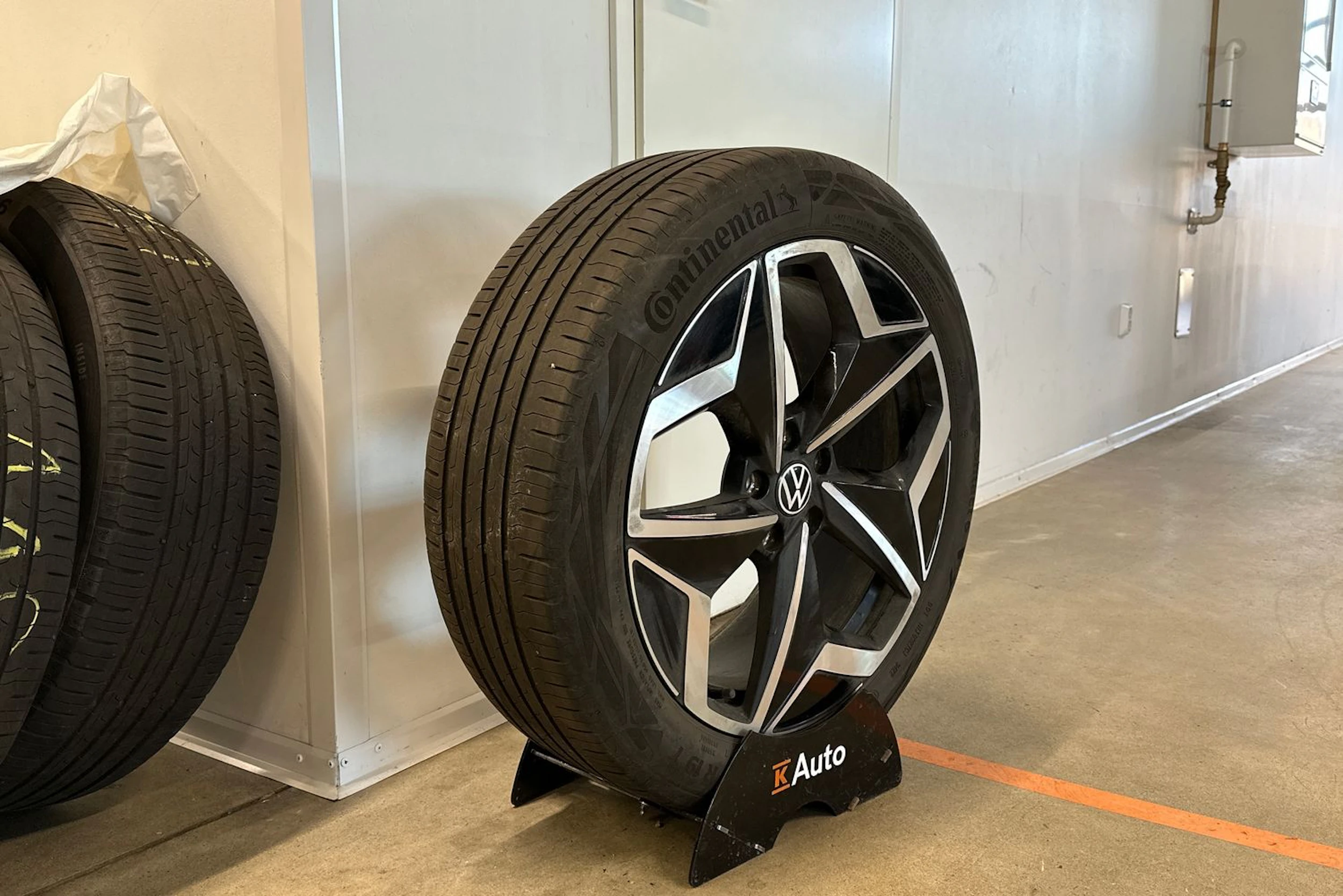 punainen Volkswagen ID.3 2023 kuva 16.