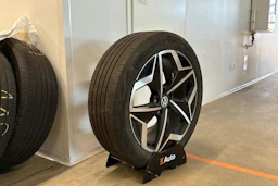 punainen Volkswagen ID.3 2023 kuva 16.