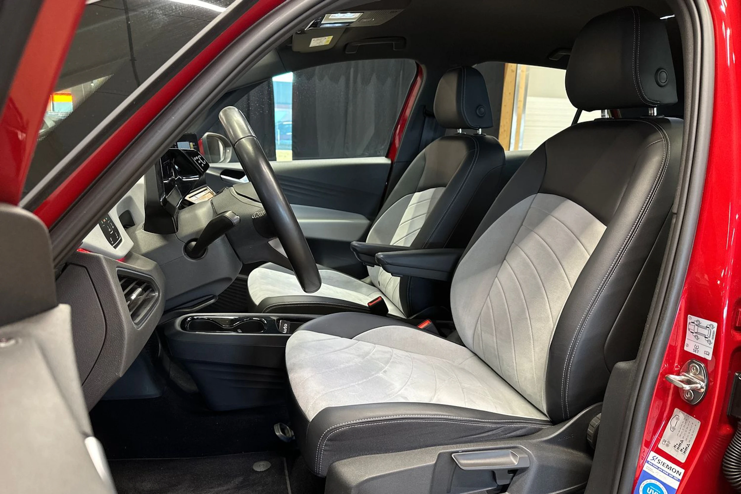 punainen Volkswagen ID.3 2023 kuva 20.