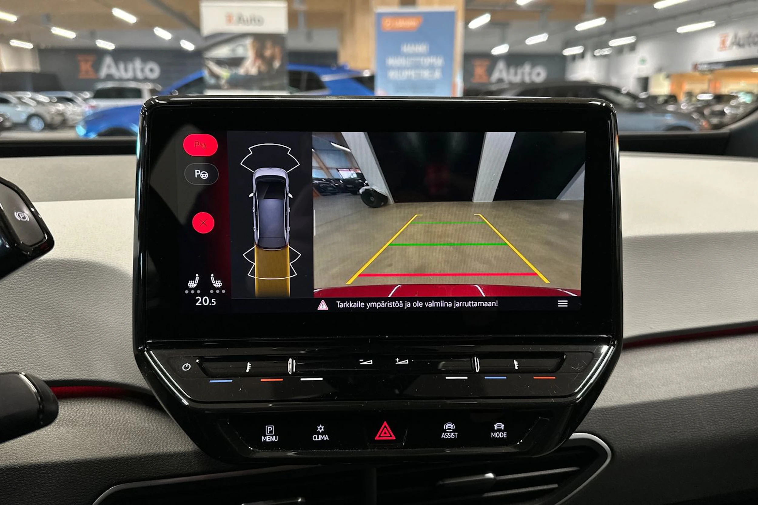 punainen Volkswagen ID.3 2023 kuva 21.