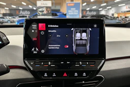 punainen Volkswagen ID.3 2023 kuva 22.