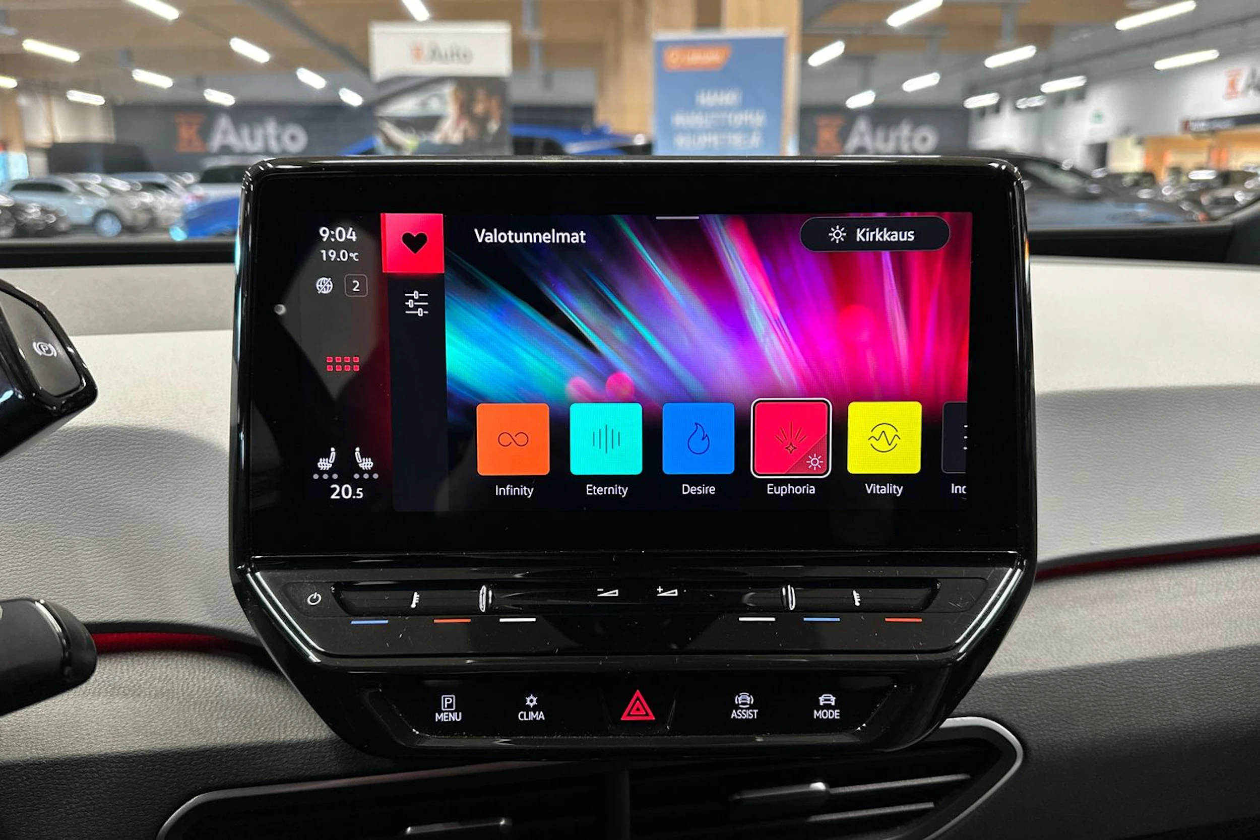 punainen Volkswagen ID.3 2023 kuva 24.