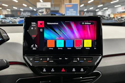 punainen Volkswagen ID.3 2023 kuva 24.