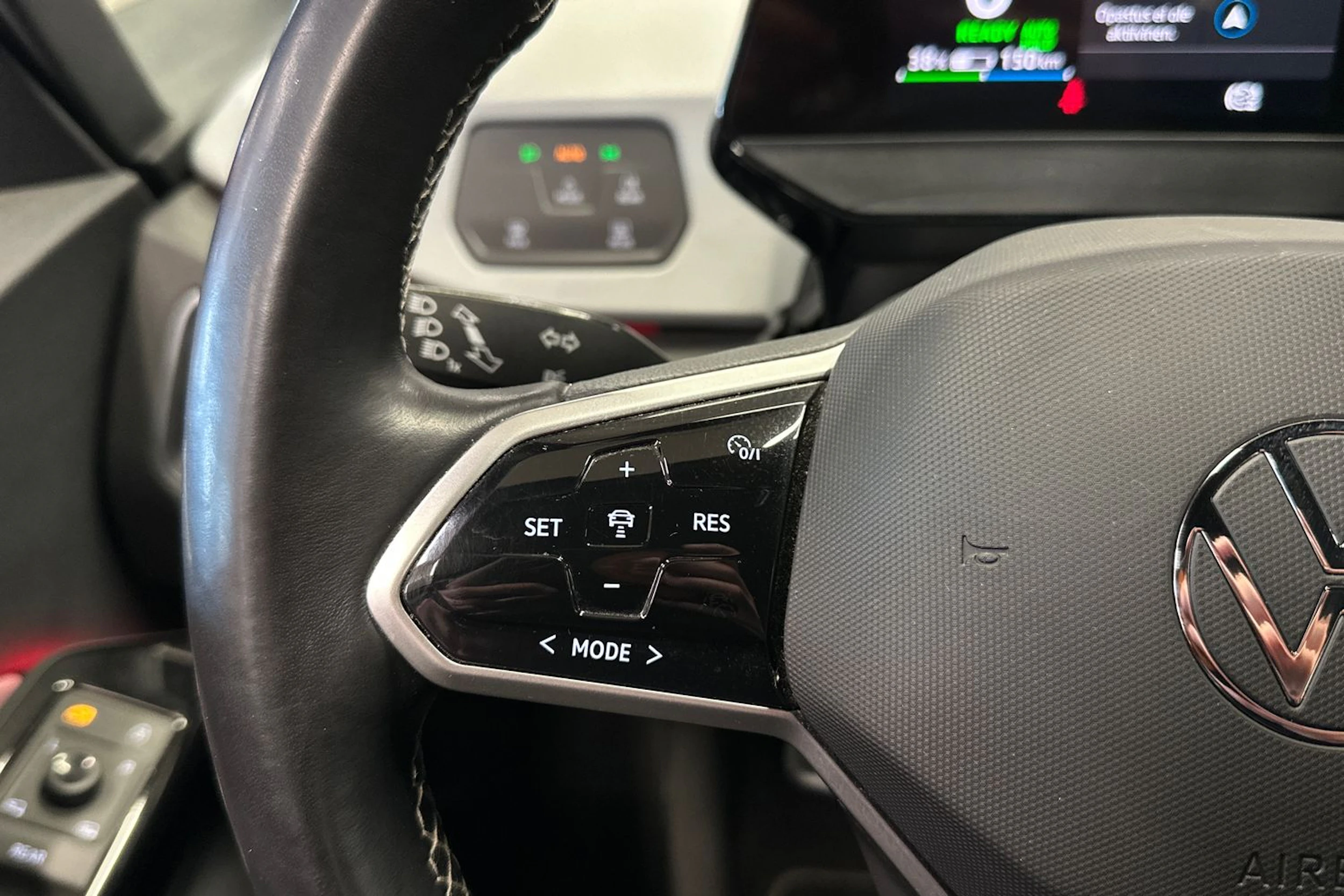 punainen Volkswagen ID.3 2023 kuva 29.