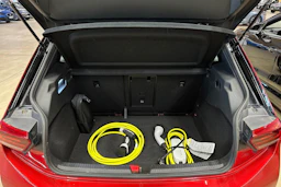 punainen Volkswagen ID.3 2023 kuva 32.