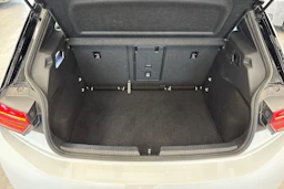 valkoinen Volkswagen ID.3 2023 kuva 15.
