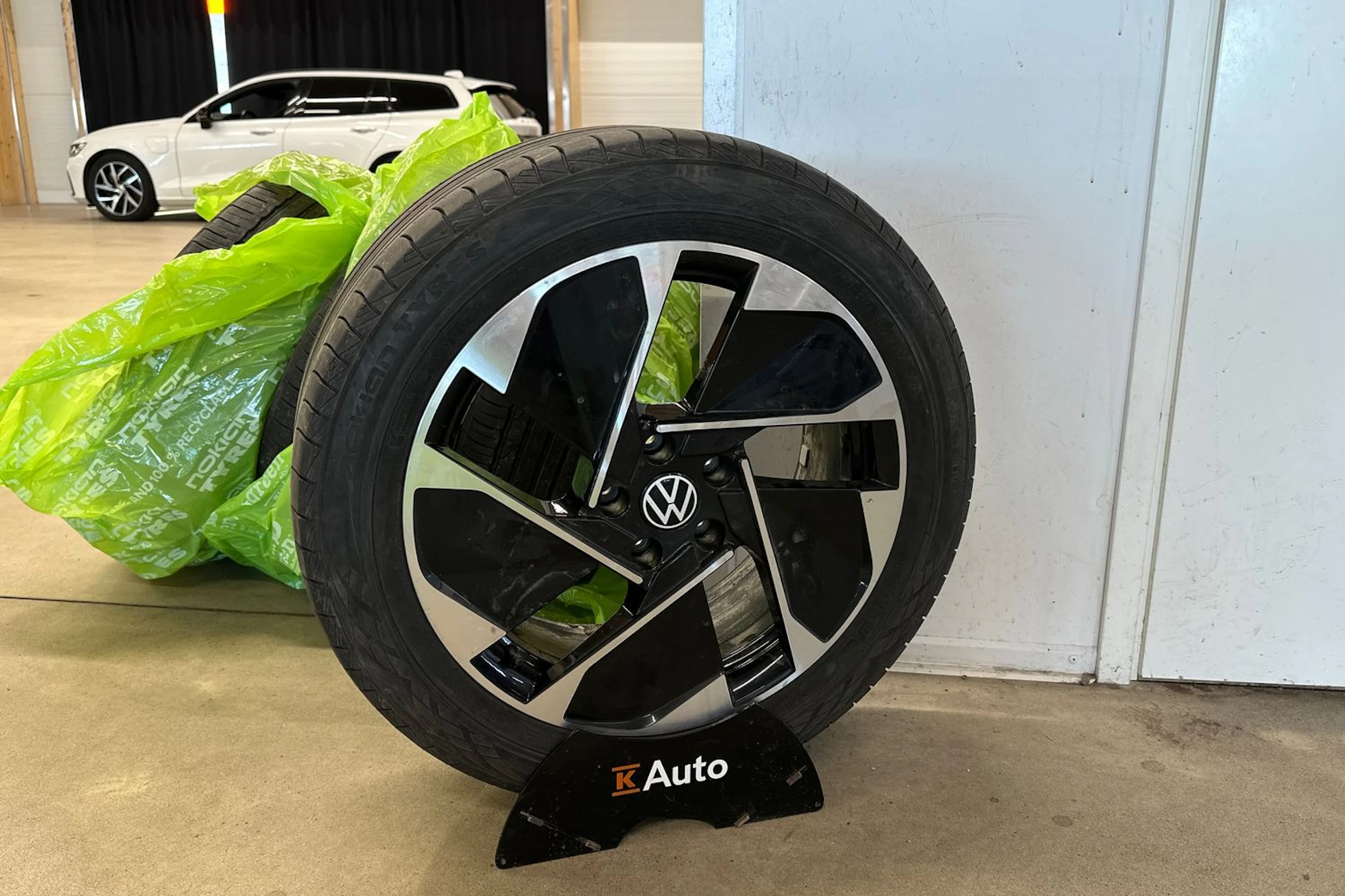 harmaa Volkswagen ID.3 2023 kuva 10.