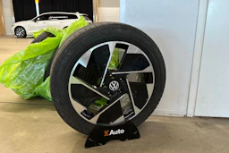 harmaa Volkswagen ID.3 2023 kuva 10.